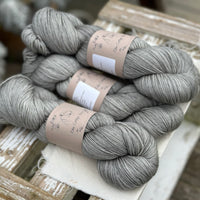 Pendle 4ply in Steel (dyelot 100225) - 100% superwash merino