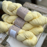 Pendle 4ply in Daffodil (dyelot 100225) - 100% superwash merino