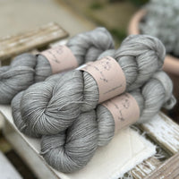 Pendle 4ply in Steel (dyelot 100225) - 100% superwash merino