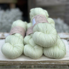 Pendle 4ply in Green Tea (dyelot 100225) - 100% superwash merino