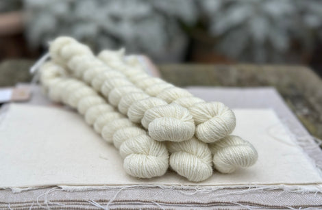 Rosedale 4ply Mini Skein in Natural (Dyelot 141224)